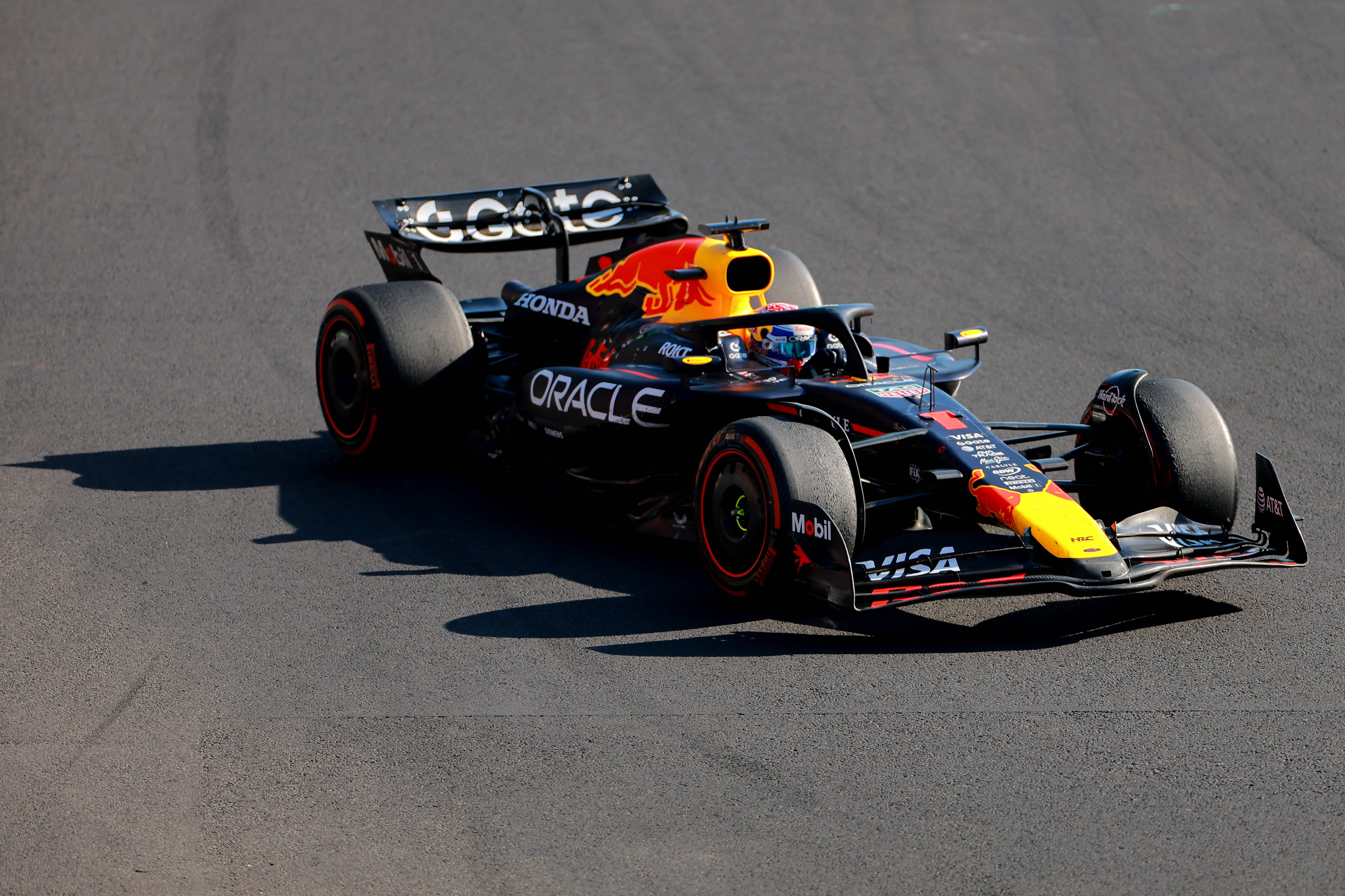 雷诺车队绝杀红牛车队,勒克莱尔统治全场 雷诺车队绝杀红牛车队,勒克莱尔统治全场