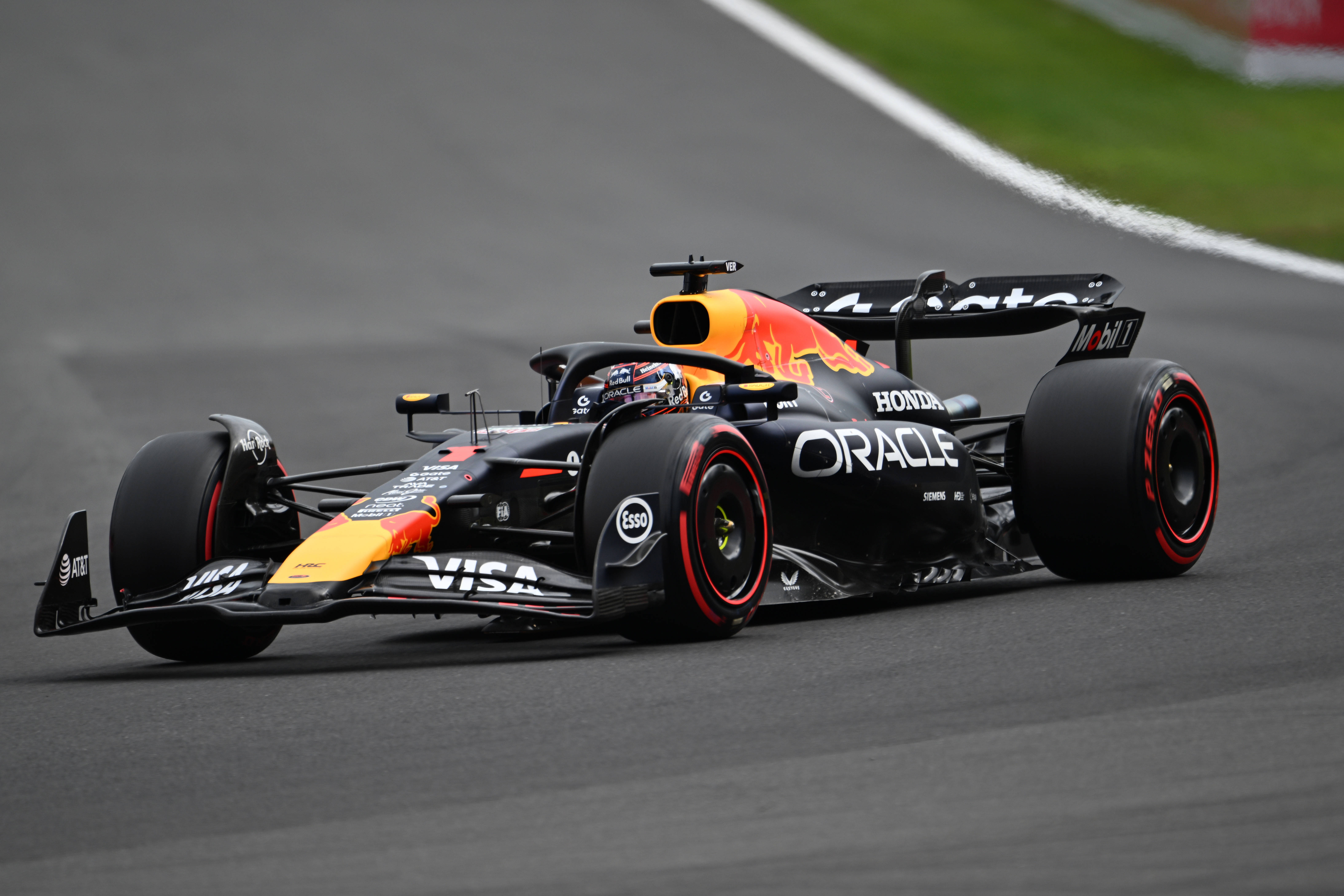 雷诺车队绝杀红牛车队,勒克莱尔统治全场 雷诺车队绝杀红牛车队,勒克莱尔统治全场